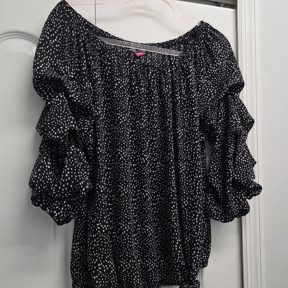 Vince Camuto Black and White Ruffle Sleeve Blouse